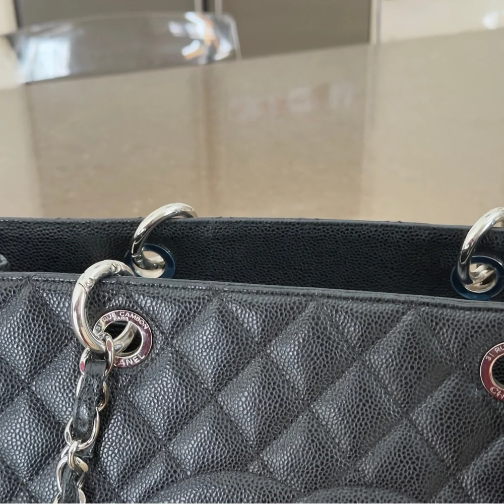 CHANEL Black Quilted Caviar Leather Shoulder Bag with Silver Hardware